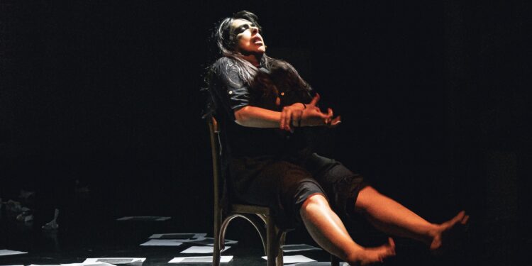 Un cri dans l’obscurité